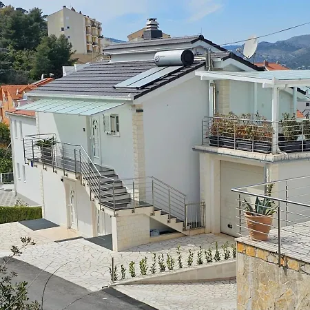 Barnjak Traù