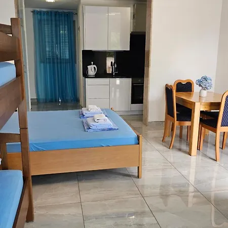 Barnjak アパート *